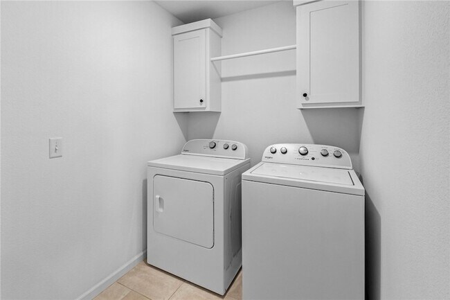 Building Photo - 4304 W Newton Ave