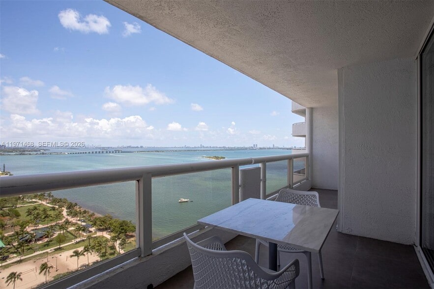 Building Photo - 1717 N Bayshore Dr