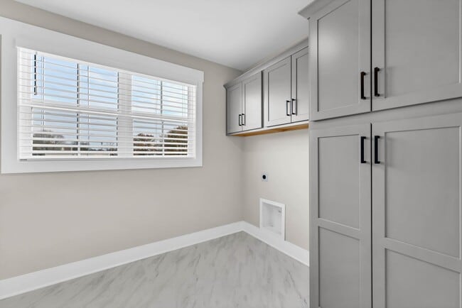 Building Photo - 166 Sango Dr