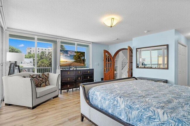 Building Photo - 311 N Surf Rd