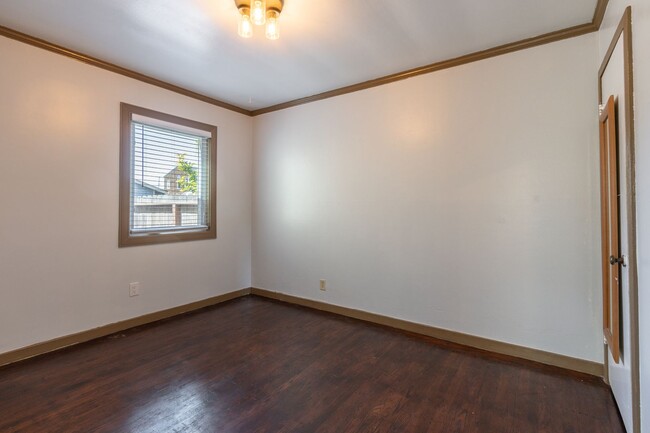 Building Photo - 3 Bed / 2 Bath San Bruno charmer is ready ...