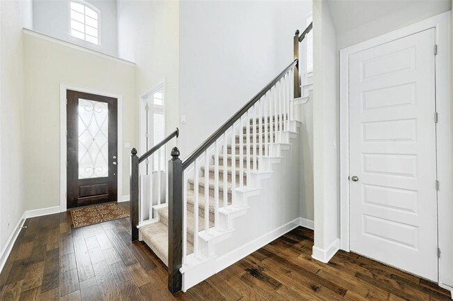 Building Photo - 5308 Via Besso Dr