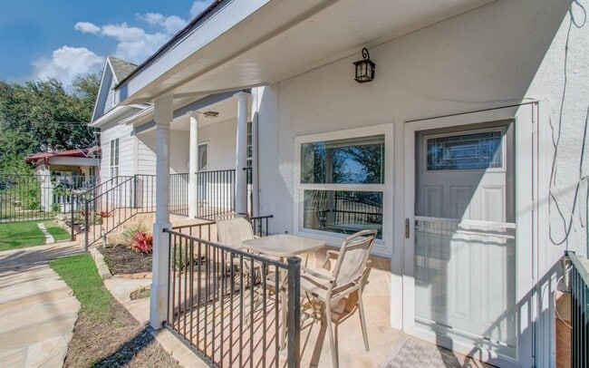 Building Photo - 2111 Summer St