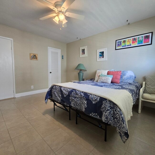 Building Photo - 1161 Hillsboro Mile