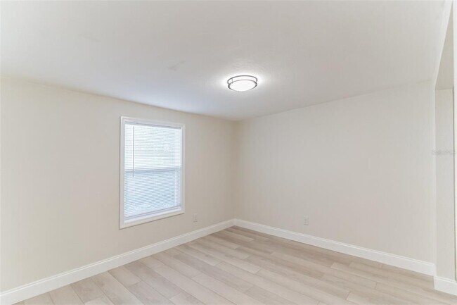 Building Photo - 6310 Belle Isles Dr