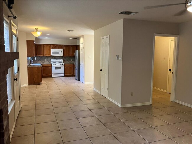 Building Photo - 7409 Potters Trail