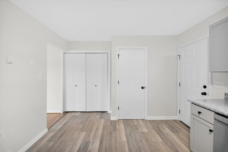 Building Photo - 513 Buckingham Dr