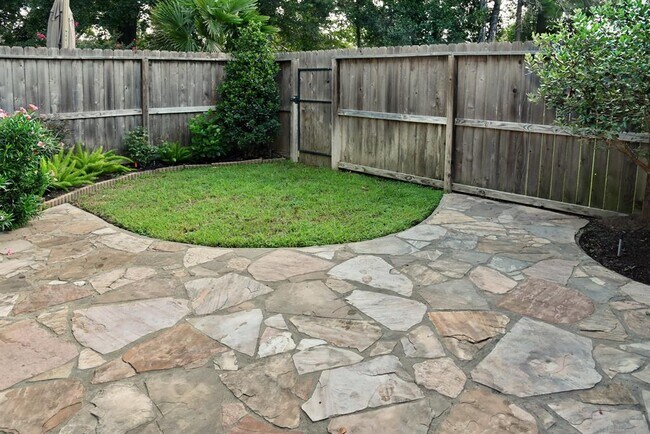 Building Photo - 16016 Summerville Lake Dr