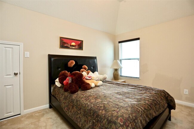 Building Photo - 26715 Richwood Oaks Dr