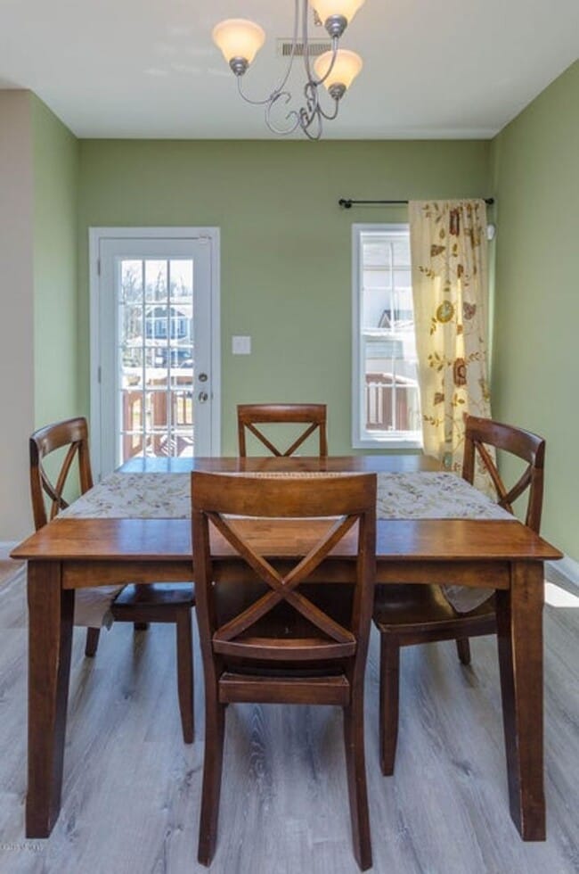 Building Photo - 219 Peggy's Trce