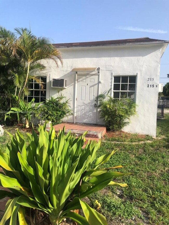 Building Photo - 215 SW 11th St