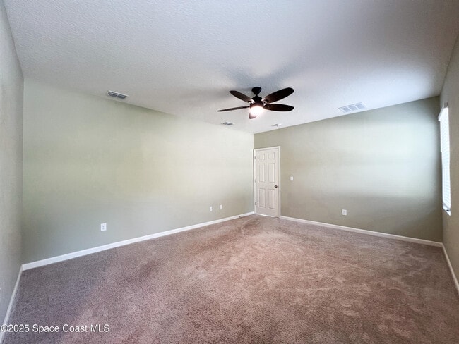 Building Photo - 590 Sorrento Dr