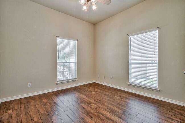 Building Photo - 1701 Kennessaw Dr