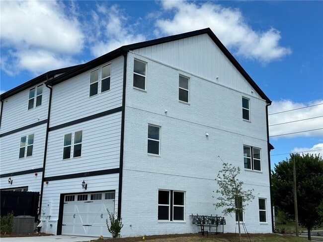 Building Photo - 6045 Liatris St SE