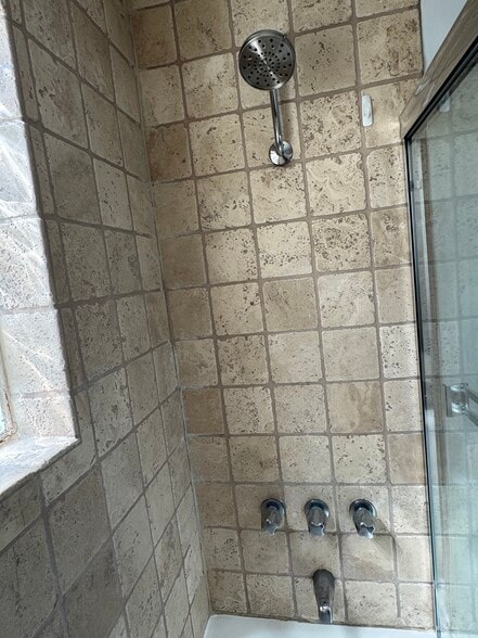 Shower - 5943 Tujunga Ave