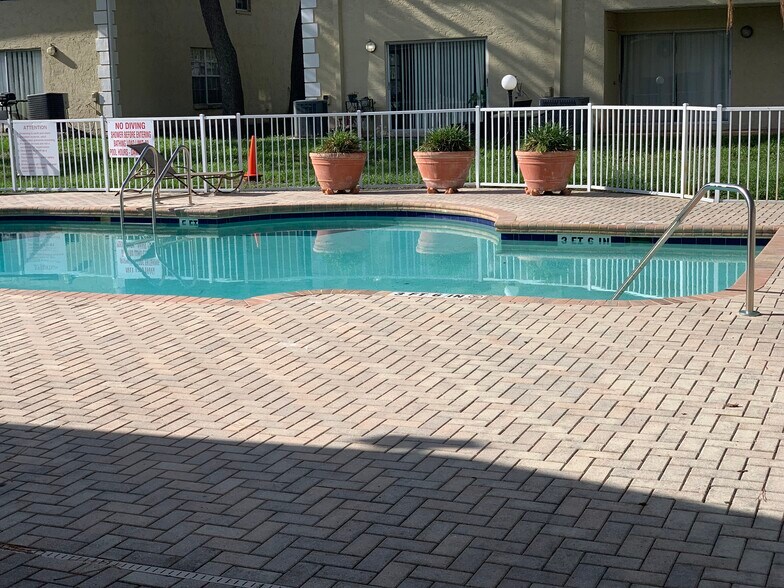 Building Photo - 5202 Sunridge Palms Dr