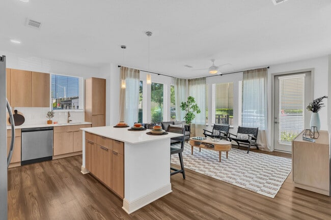 Building Photo - AVERE SOUTHSIDE QUARTER