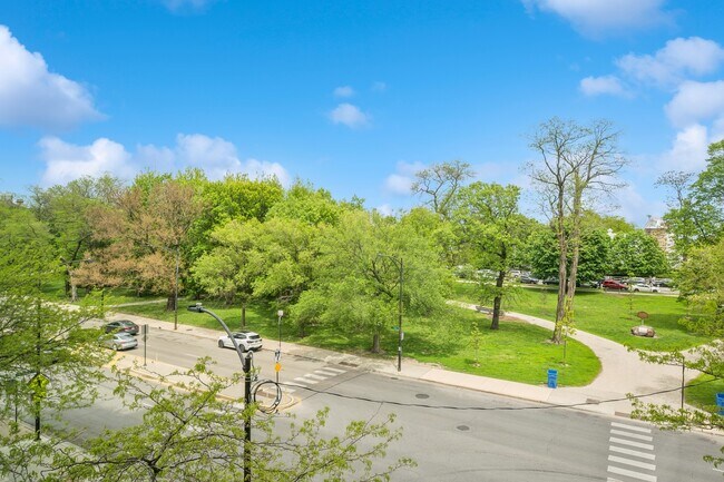 Building Photo - 1850 N Clark St