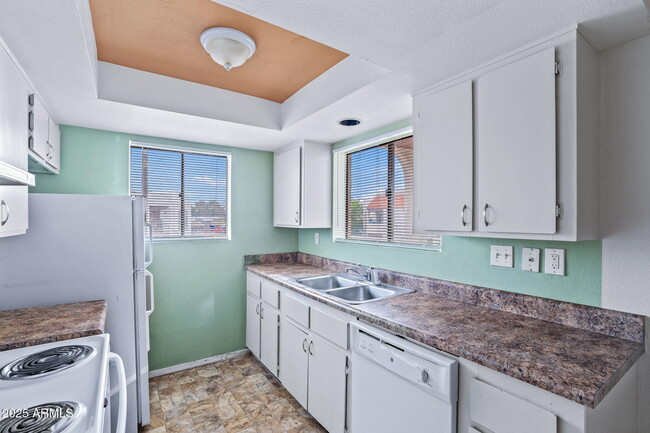 Building Photo - 645 W Rio Salado Pkwy
