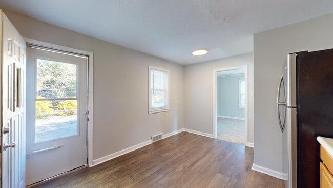 Building Photo - 3121 Lincoln Way