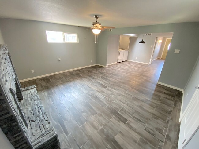 Building Photo - West El Paso 4 bed refrig A/C Home!