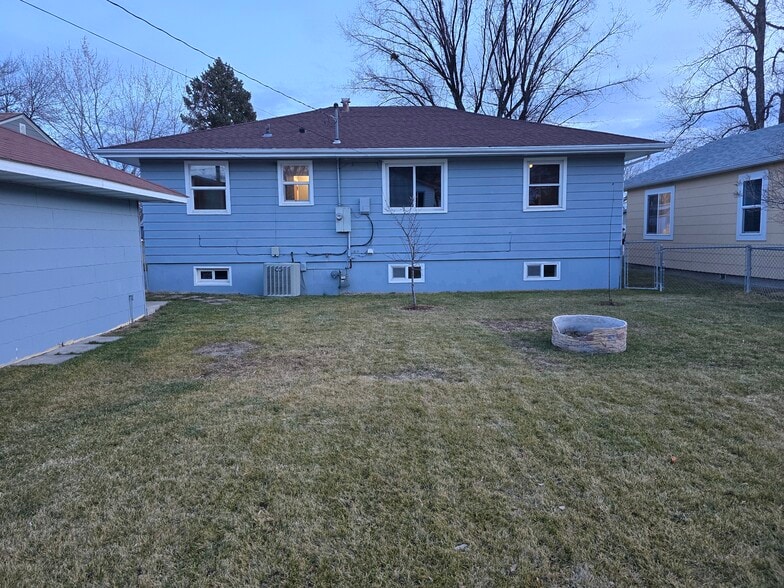 Building Photo - 33 Marshall Dr