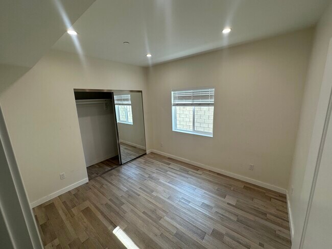 Down Stairs Bedroom - 2849 S West View St