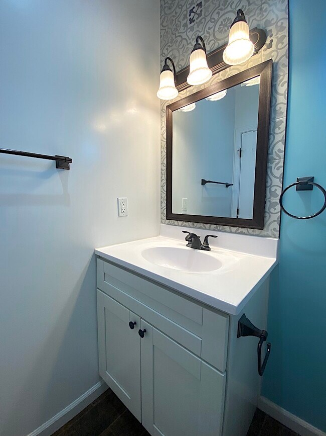 Building Photo - 4861 Mascot St