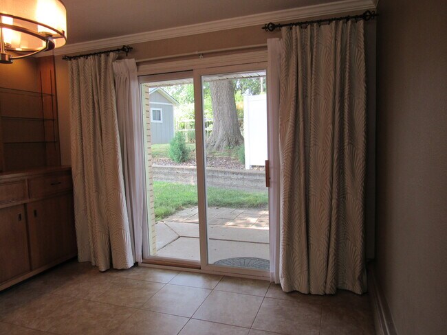 Building Photo - 1012 16th 1/2 St