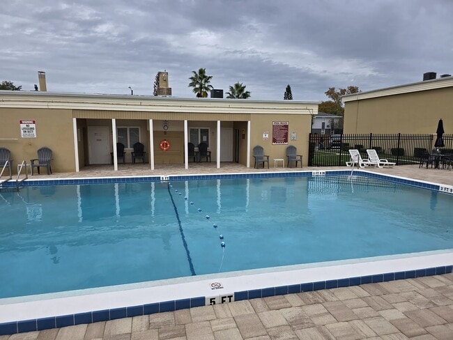 Building Photo - 1000 Lake of the Woods Blvd