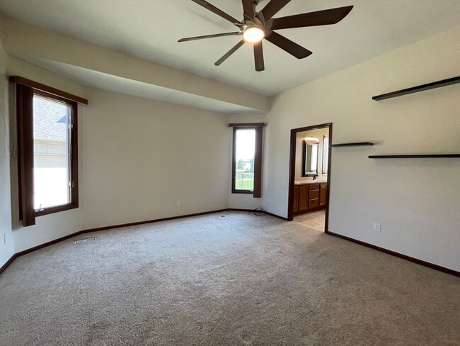 Building Photo - Clinton Twp Home-4-Bedroom, 2.5 Baths, Lau...
