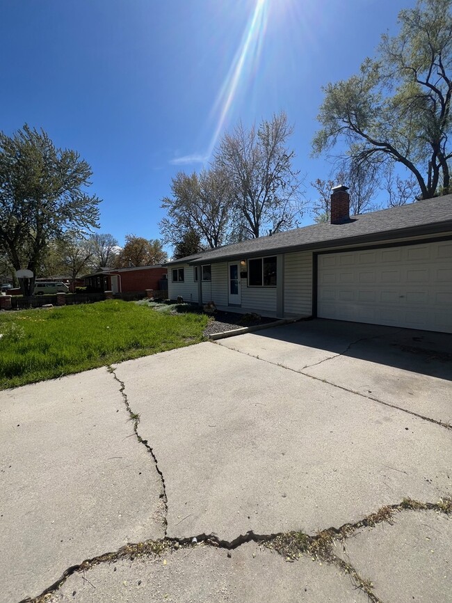 Building Photo - 3 Bed 2 Bath Home in Boise!