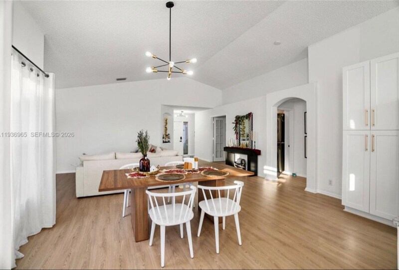 Building Photo - 8165 Pelican Harbour Dr