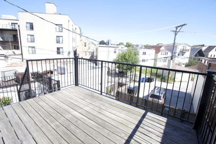 Building Photo - 3023 N Oakley Ave
