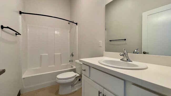 Building Photo - Newer Construction 1 Bedroom in the Ironwo...