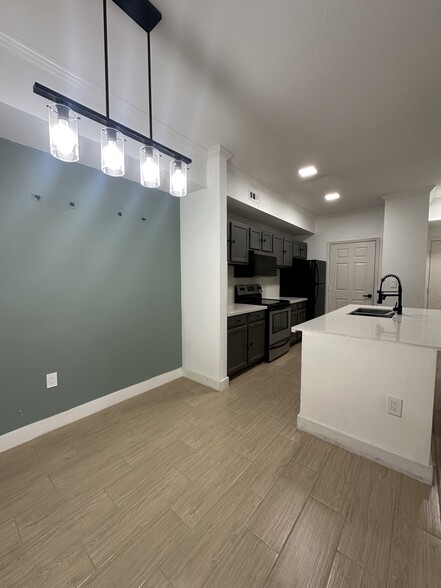 Dining Area and Kitchen - 5621 Pinnacle Heights Cir