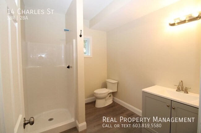 Building Photo - Spacious Large 3-BD apartment located in t...