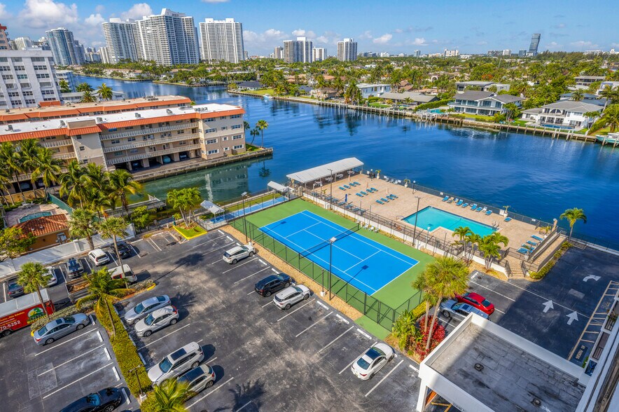 Building Photo - 2017 S Ocean Dr