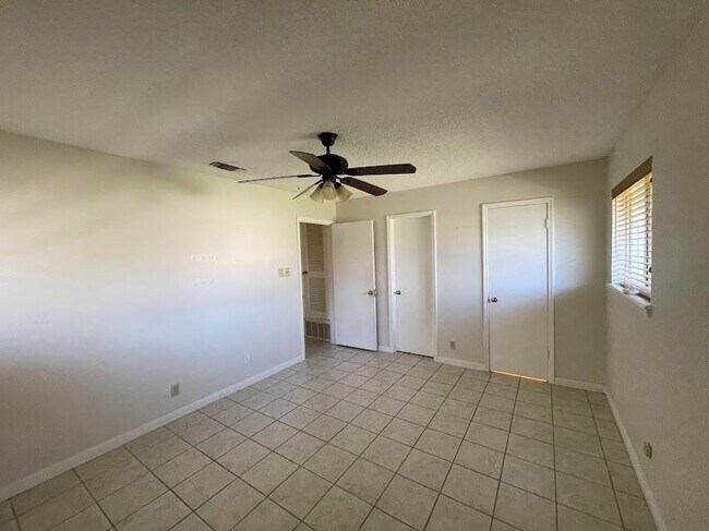 Building Photo - 2206 Kenbridge Dr