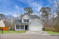 Building Photo - 3 bedrooms, 2.5 bathrooms  2-car garage in...