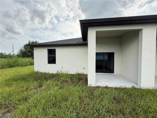 Building Photo - 227 Ivan Ave S