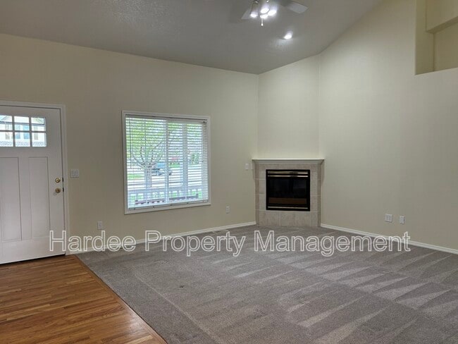 Building Photo - 2252 N Oconner Ave