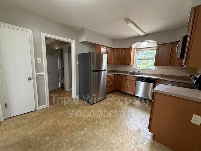 Building Photo - 1629 Redman Rd
