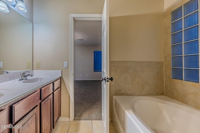 Building Photo - 14212 Otter Point Ct