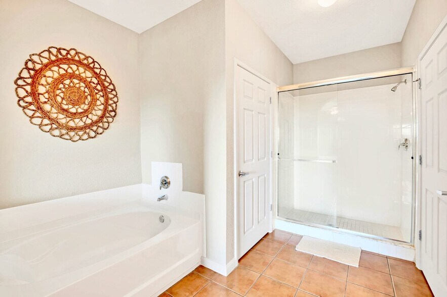 Building Photo - 14200 Avalon Rd