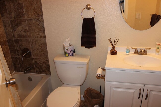 Building Photo - 3 BEDROOM HOME IN WIDEFIELD!!