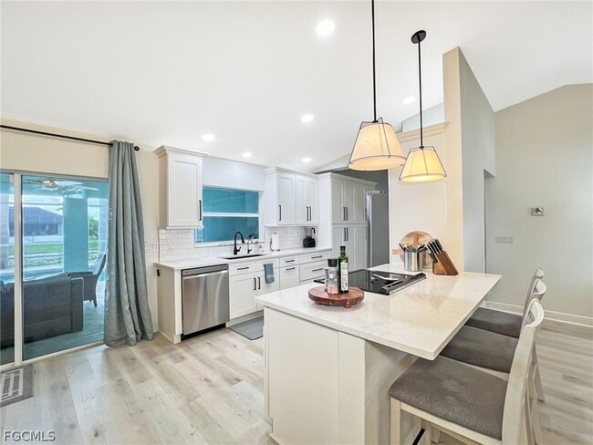 Building Photo - 1325 NE 5th Pl