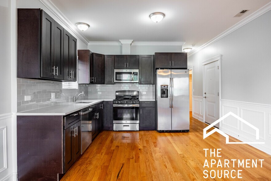 Primary Photo - 736 N Avers Ave