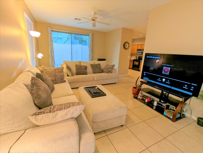 Building Photo - 2241 E Pinchot Ave