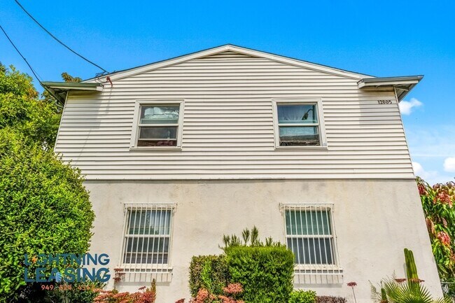 Building Photo - 12805 Vanowen St